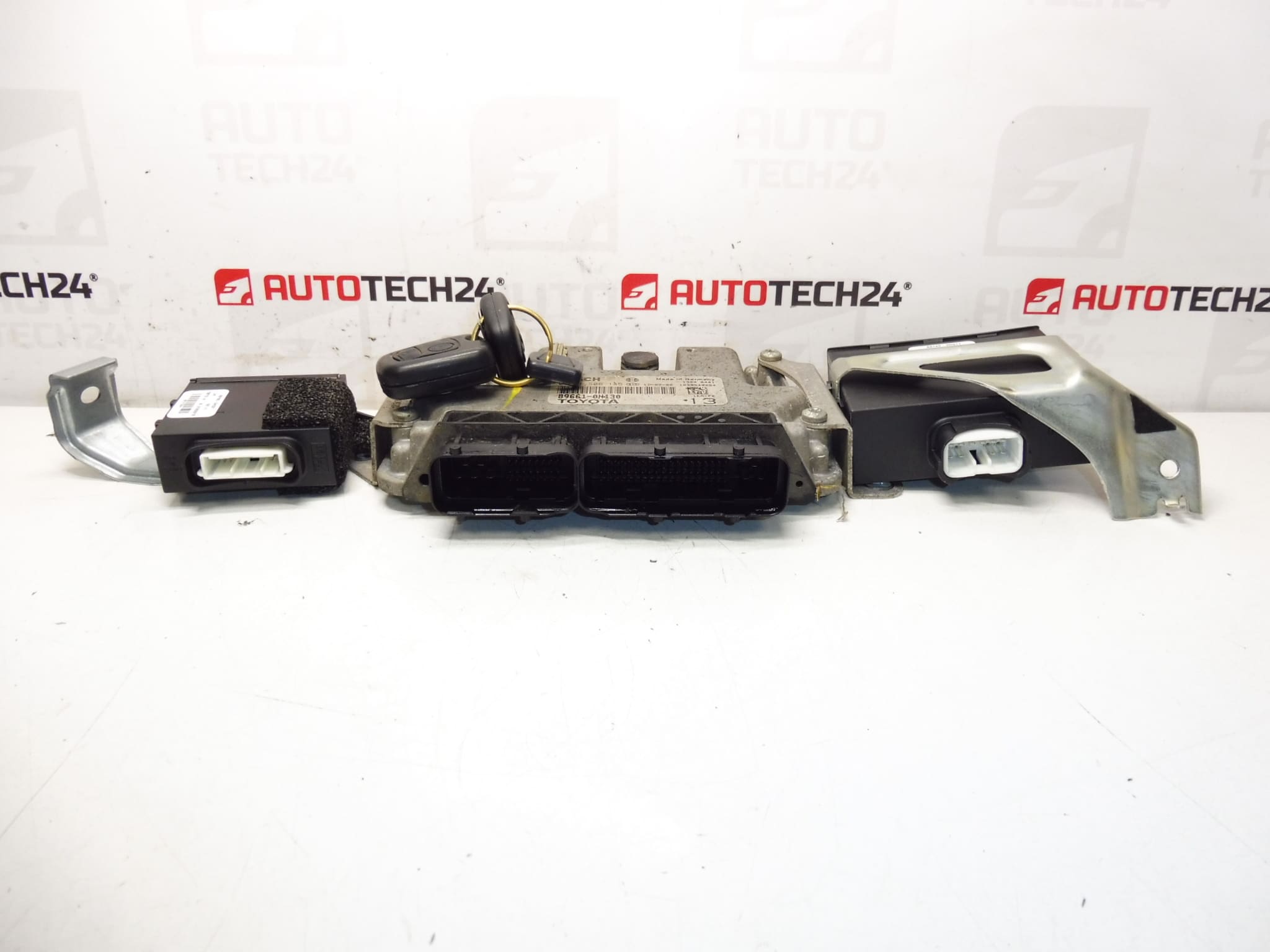 Immo + kaukosäädin Citroën C1 Peugeot 107 0261S06145 6545PR 6545PN