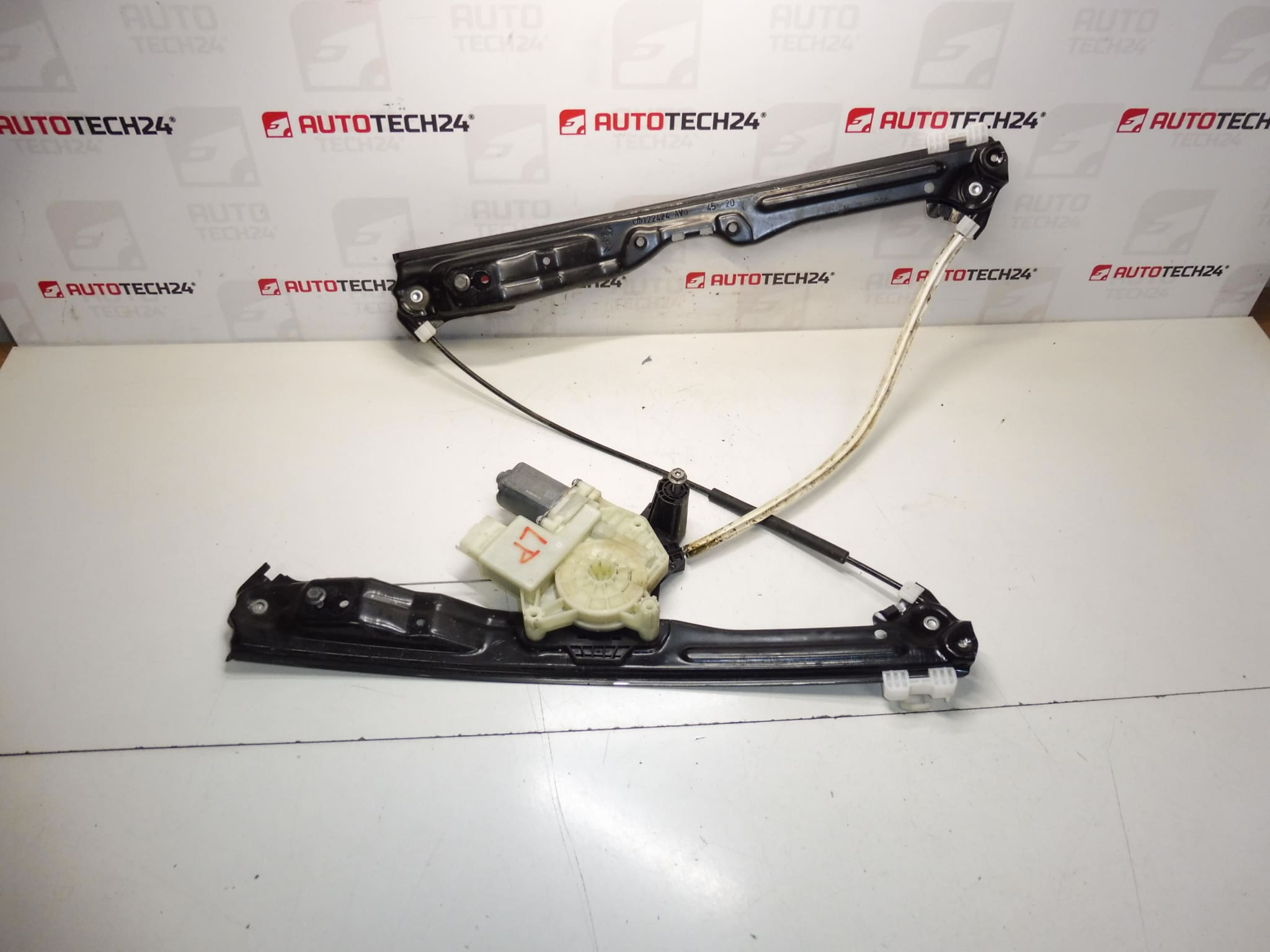 Peugeot 308 T9 kuljettajan ikkunan vetomekanismi 9816273280