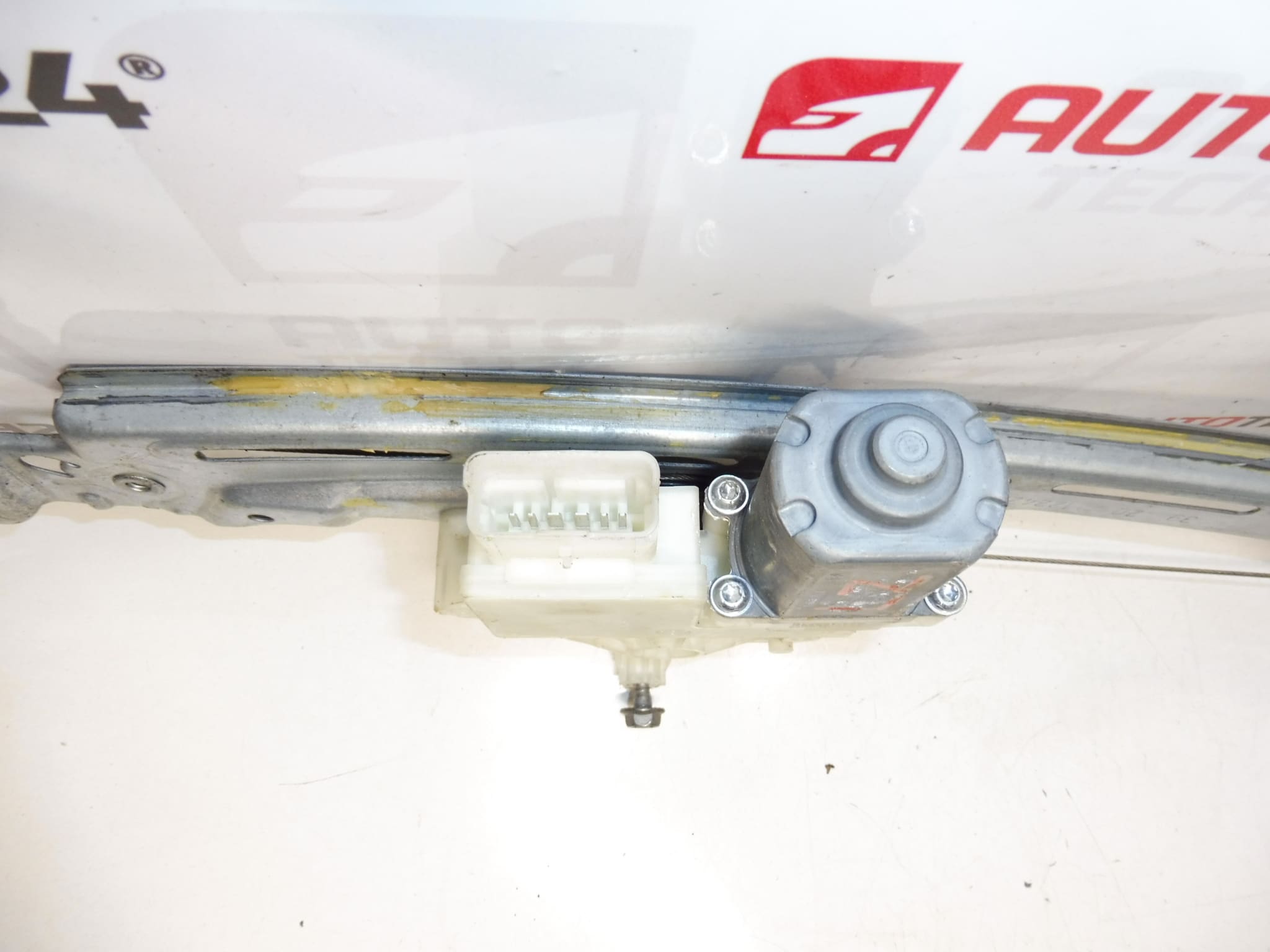 Peugeot 308 T9 takalasin vetomekanismi 9800273480 - Image 2