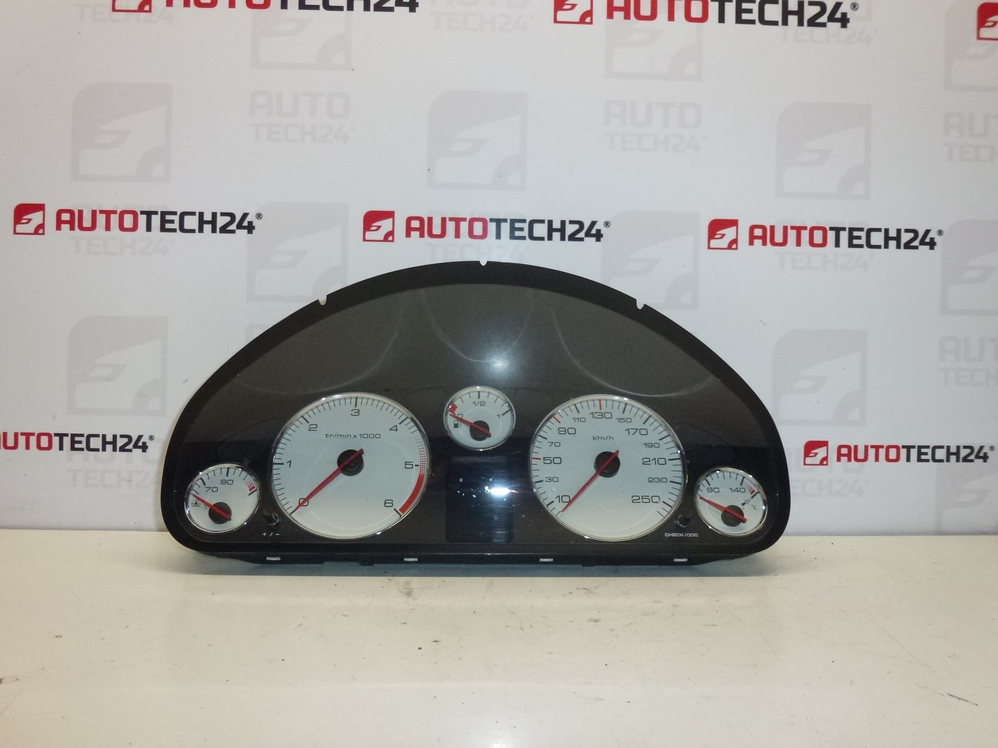 Nopeusmittari Peugeot 407 mittarilukema 280000 km 9664690380 610395