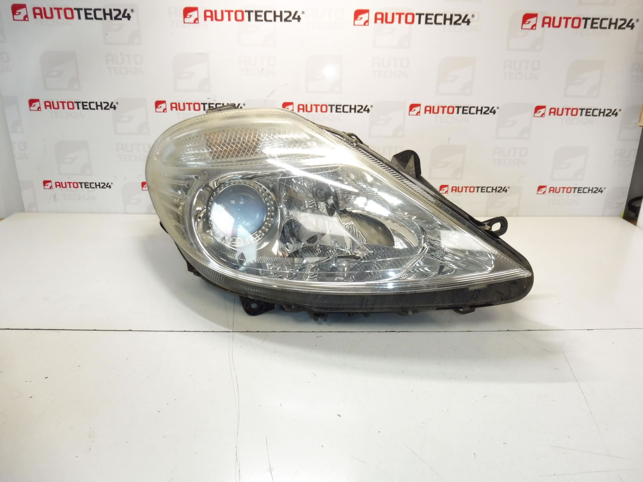 Oikea etuvalo Xenon Citroën C8 1494319080 89006372 620616