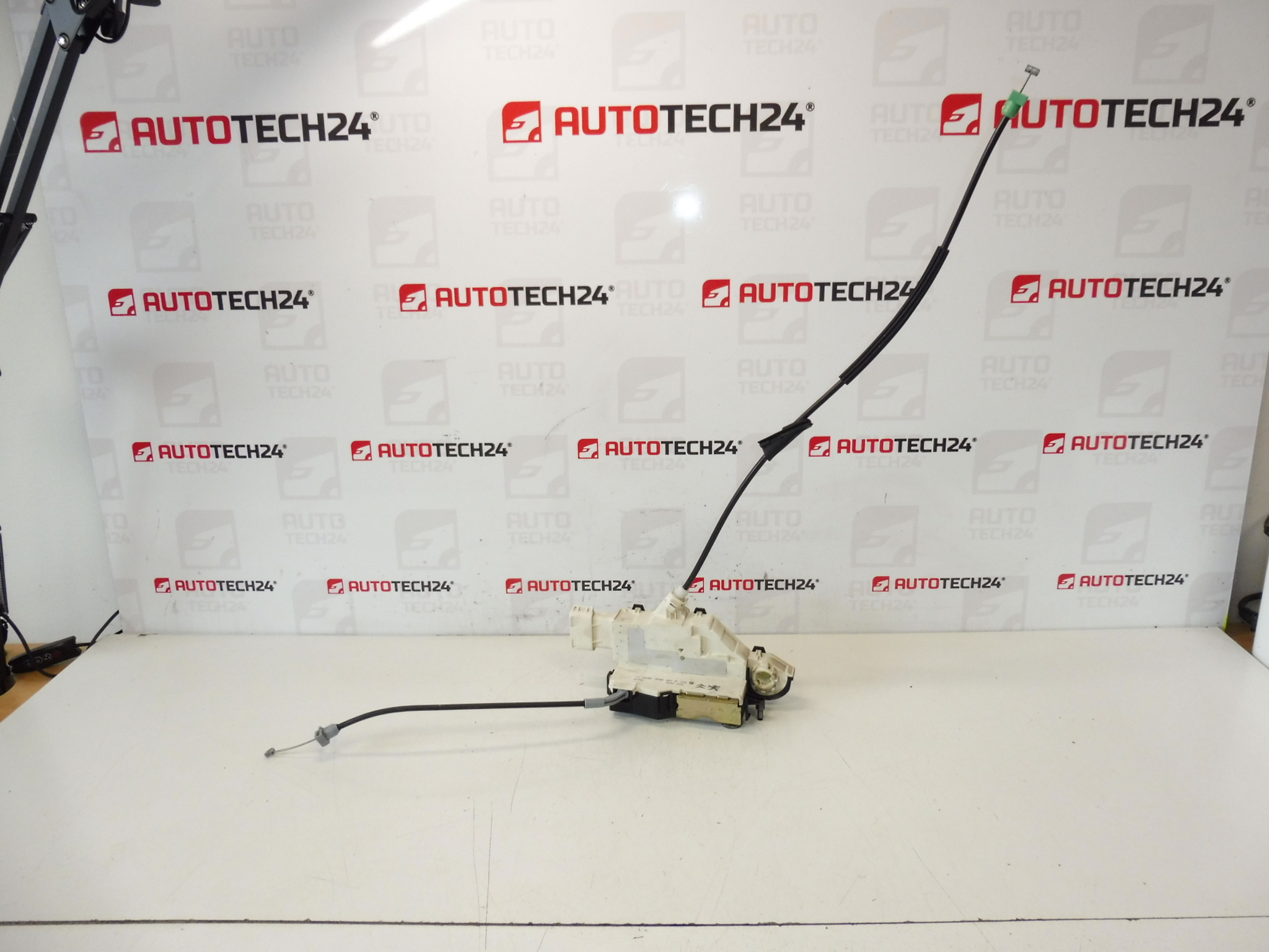 Vasemman etuoven lukko Citroën C4 9660699880 9135R0
