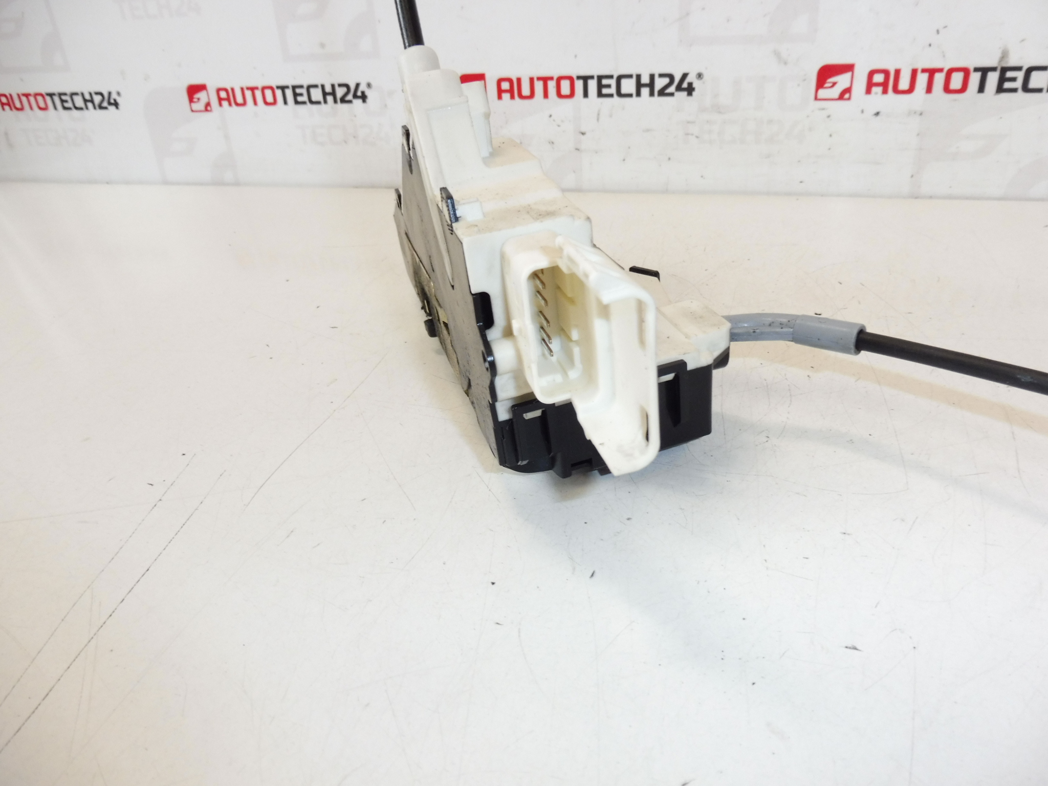 Vasemman etuoven lukko Citroën C4 9660699880 9135R0
