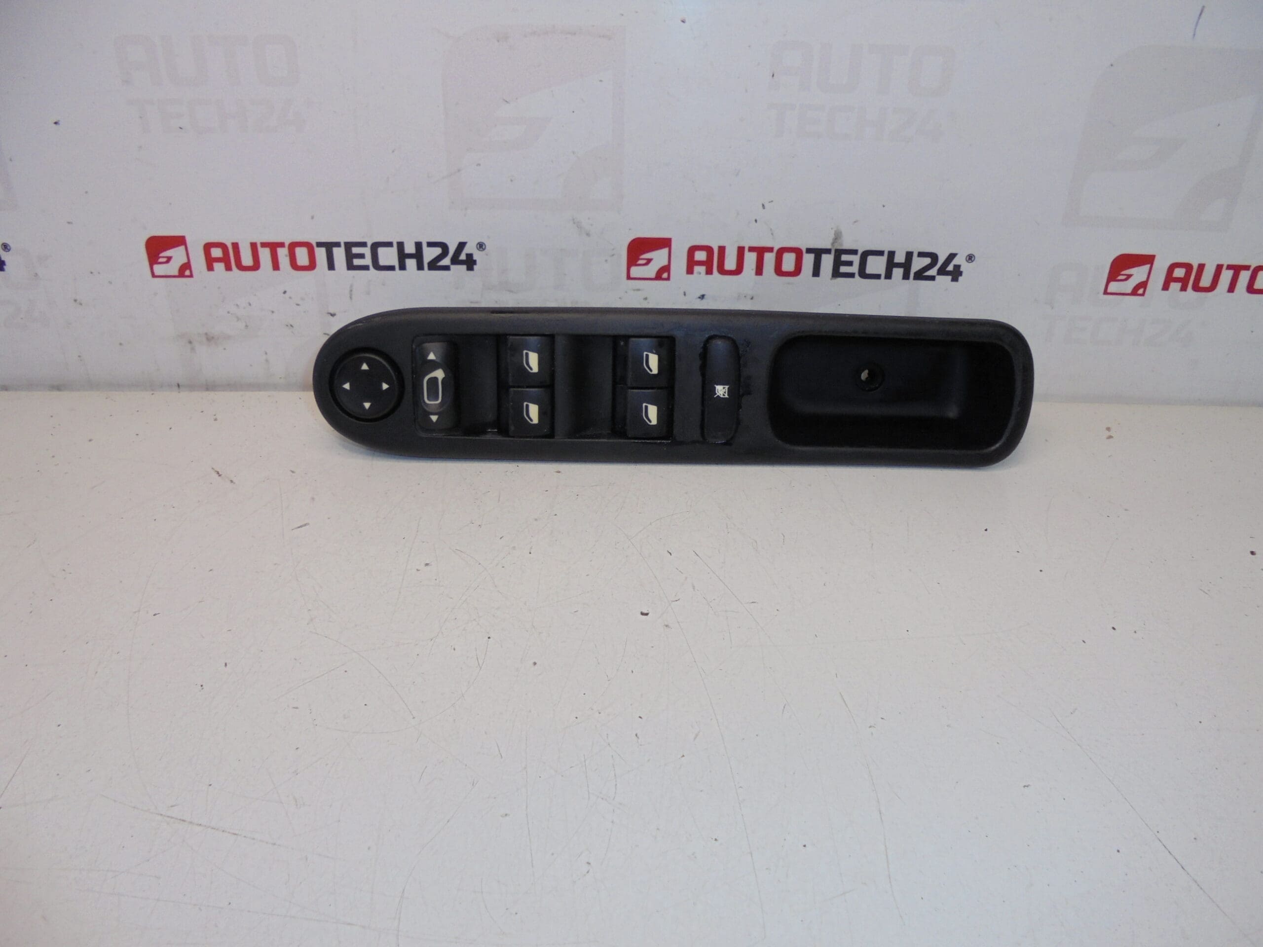 Lasinnostin Peugeot 307 2005-07 96498421XT 6554KT