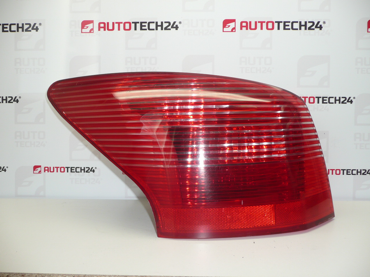 Vasen Takavalo Oikealle Peugeot 407 SW 9641948780 6350T3