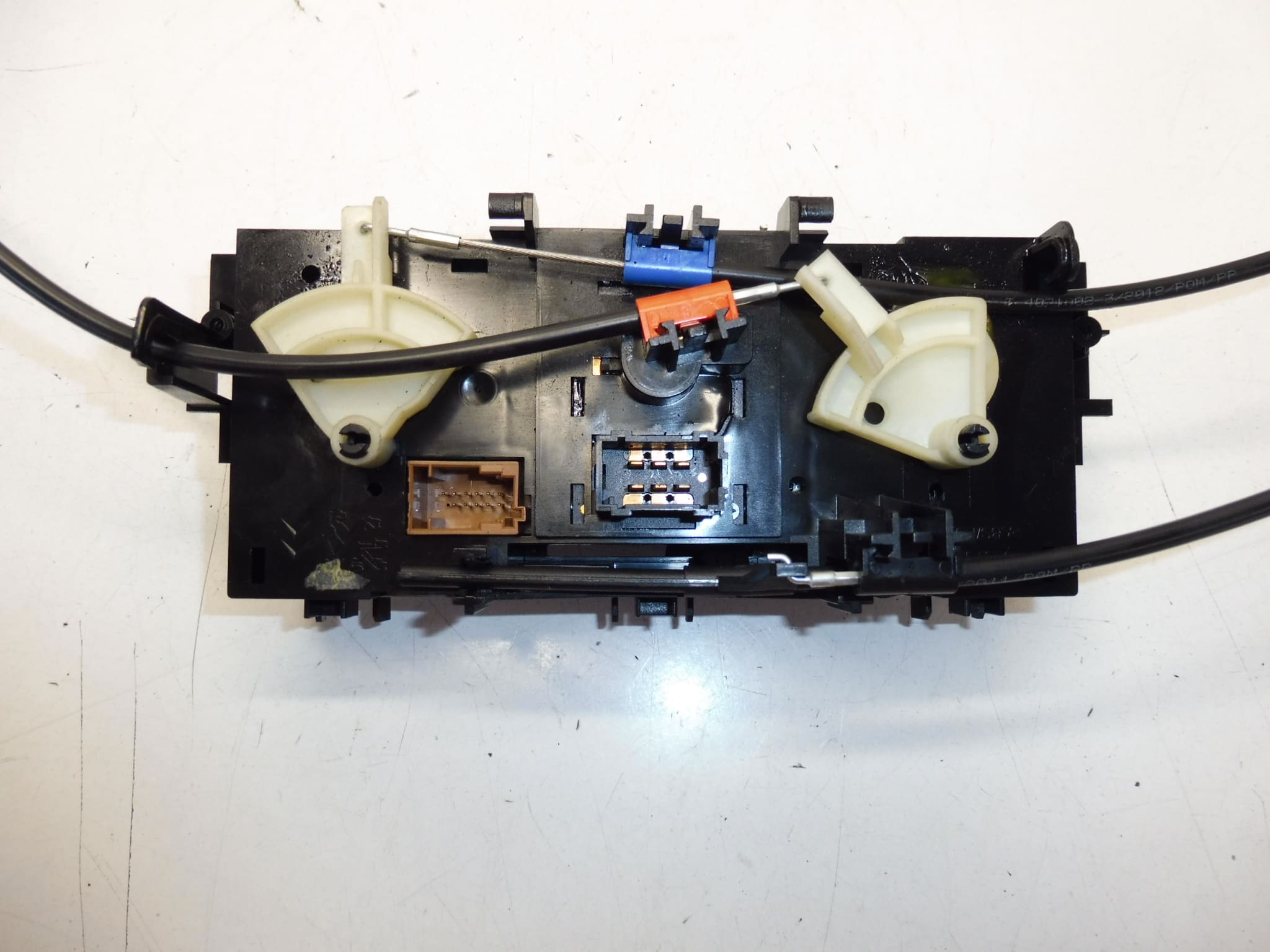Citroen C3 II ja DS3 ilmastointilaitteen lämmittimen ohjaus 9675400280 - Image 2