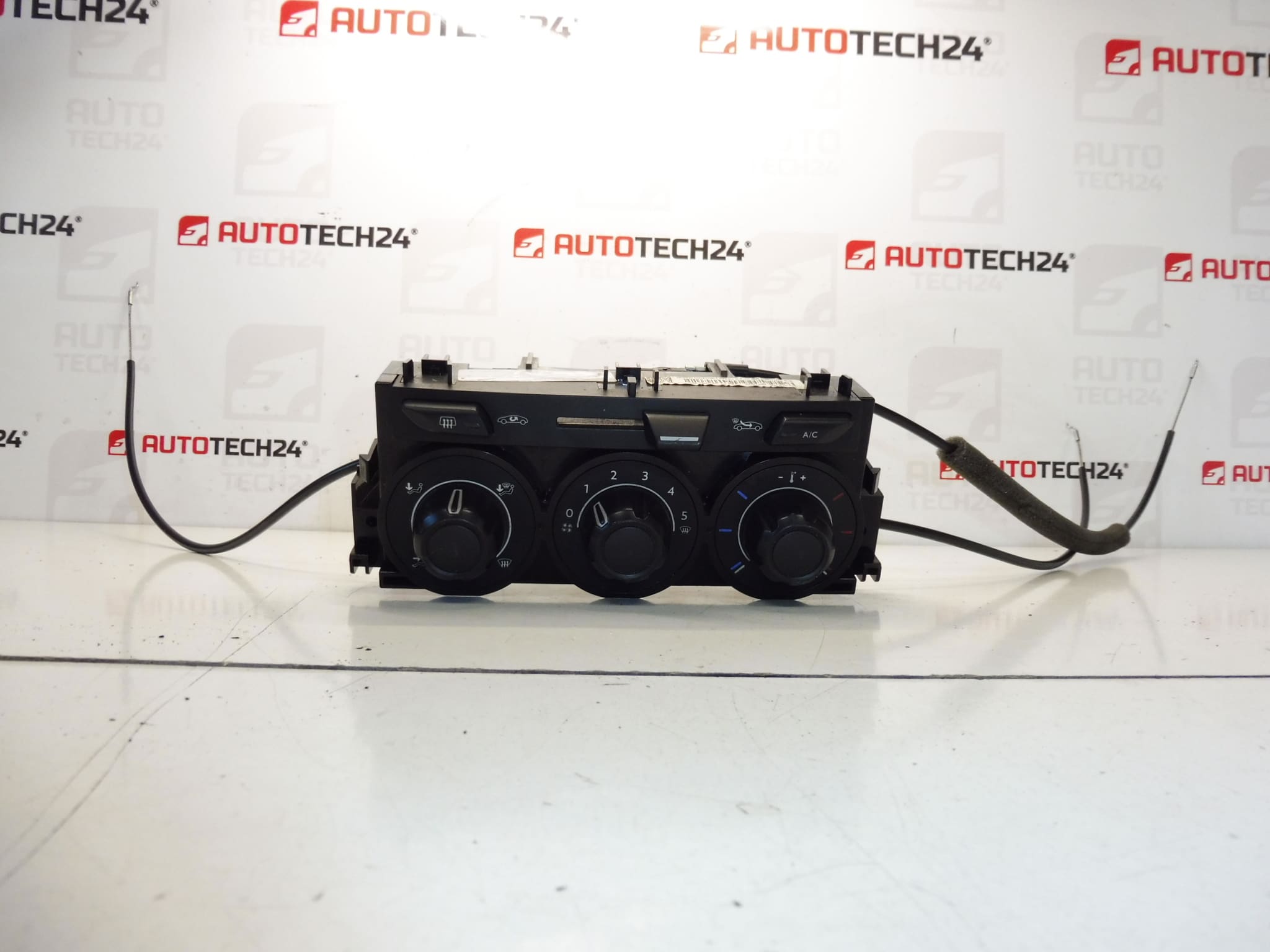 Citroen C3 II ja DS3 ilmastointilaitteen lämmittimen ohjaus 9675400280