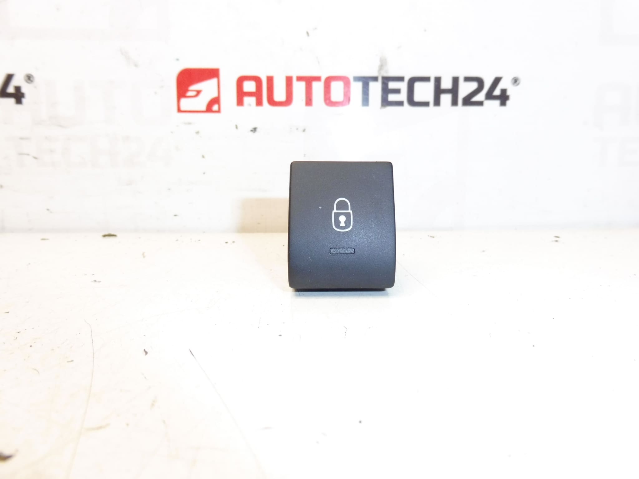 Keskuslukitusohjain Peugeot 3008 5008 96652390ZD 6490Z3