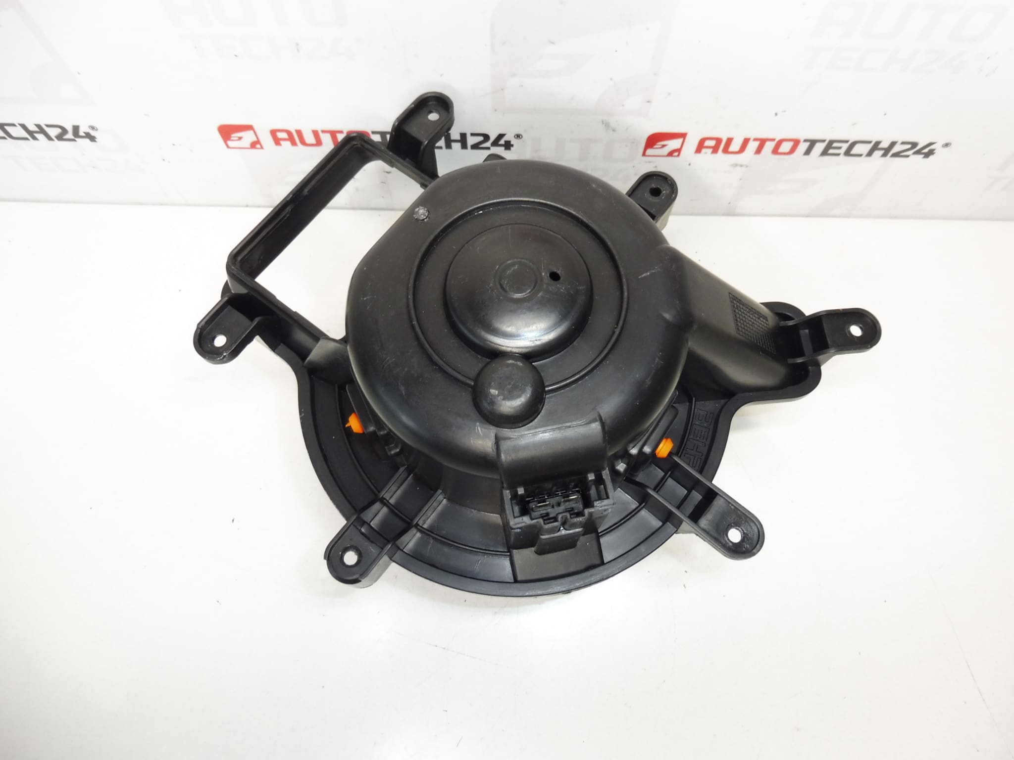 Lämmittimen tuuletin Peugeot 3008 5008 T3953003 6441CP