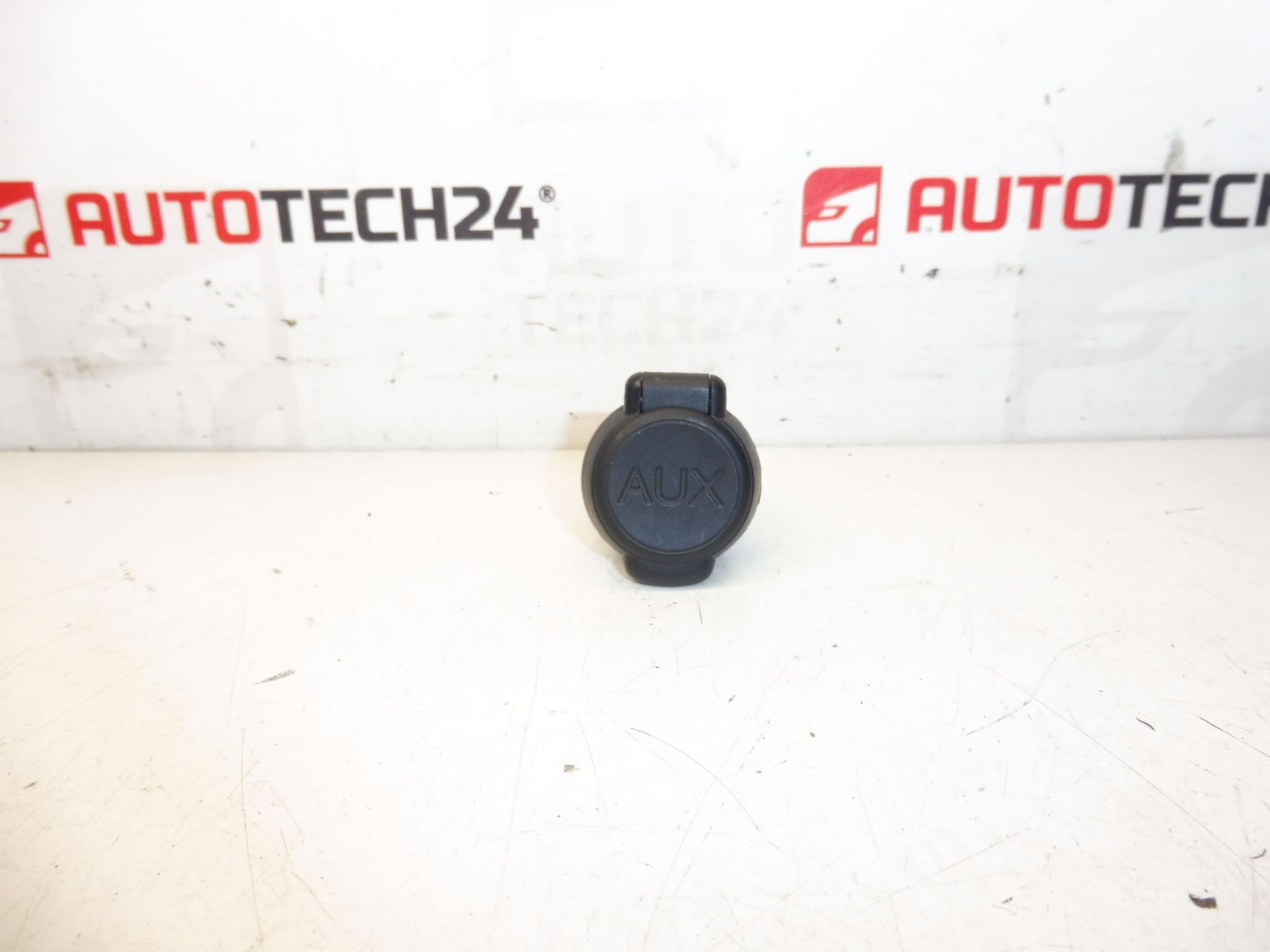 USB-liitäntä Citroën Peugeot 96645227ZD 6574JV