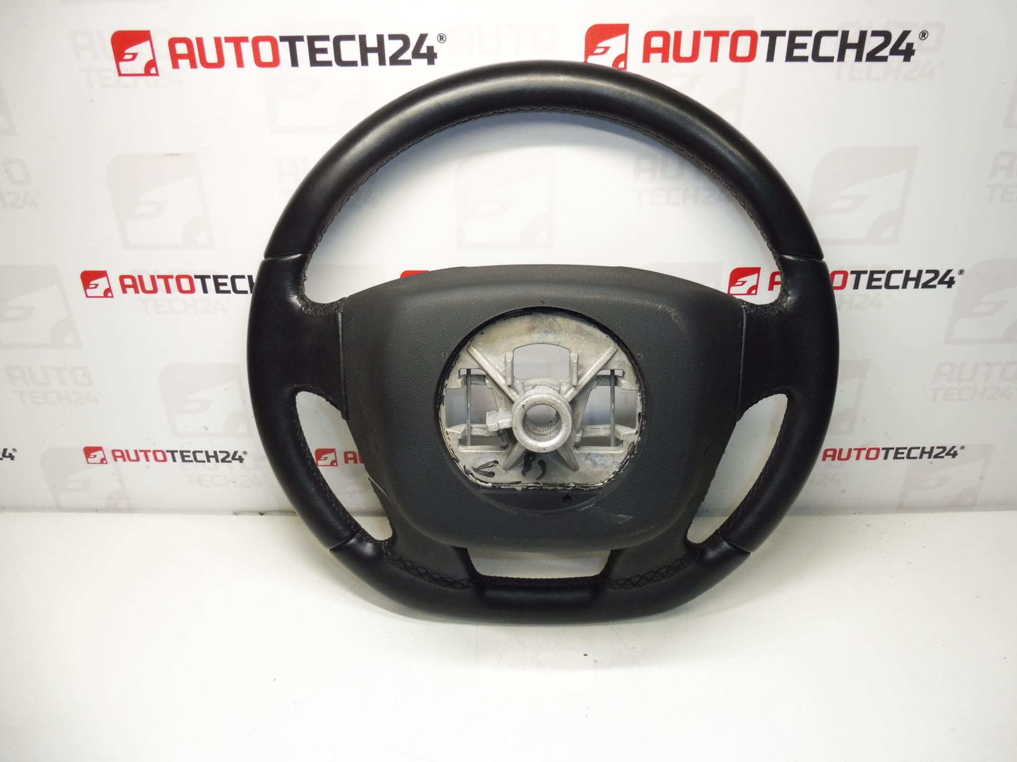 Ohjauspyörä Citroen C4 II ja DS4 98039712ZD 96700162ZD