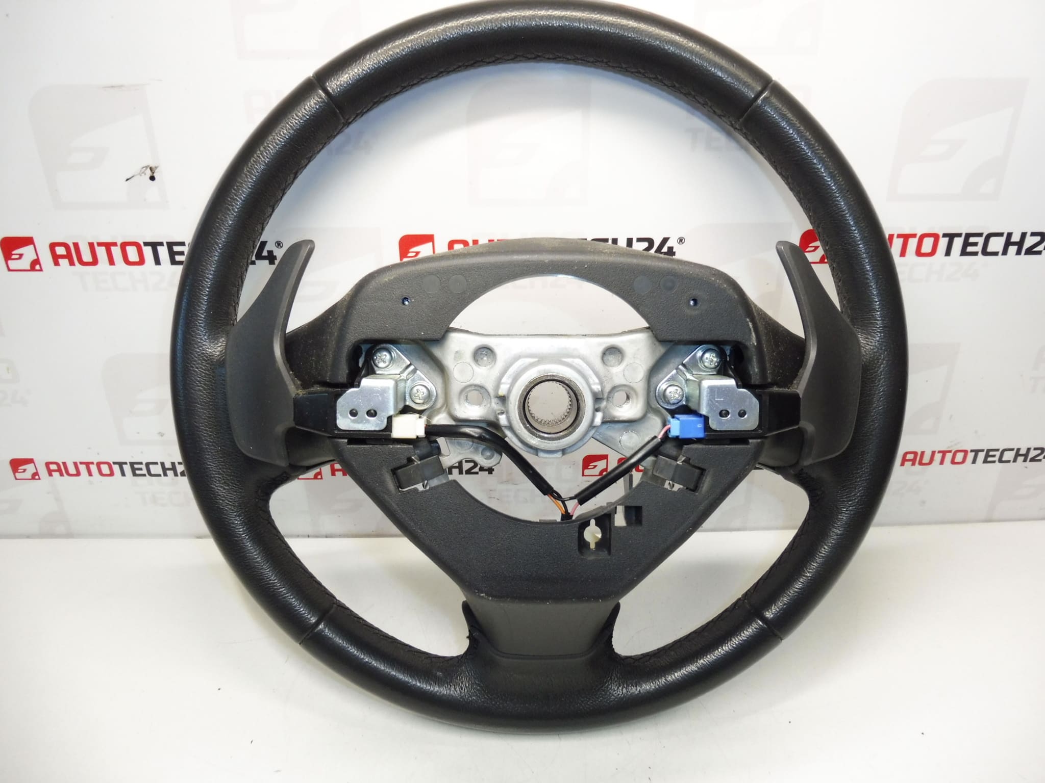 Citroen C1 Peugeot 107 45180-040-B 16080411 Ohjauspyörä