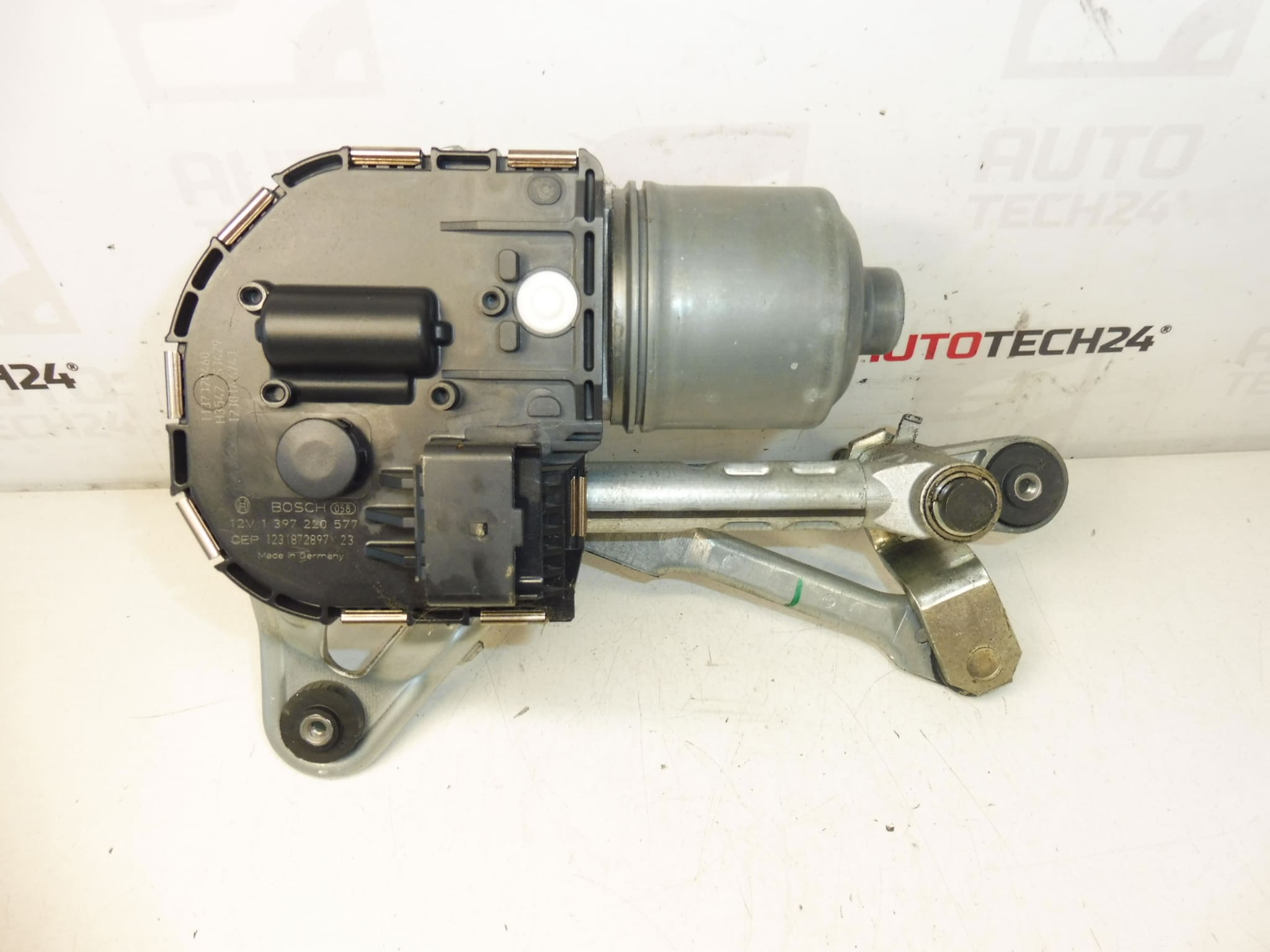 Oikean etupyyhkimen moottori Peugeot 3008 5008 9671062380 6405PX 6405PA