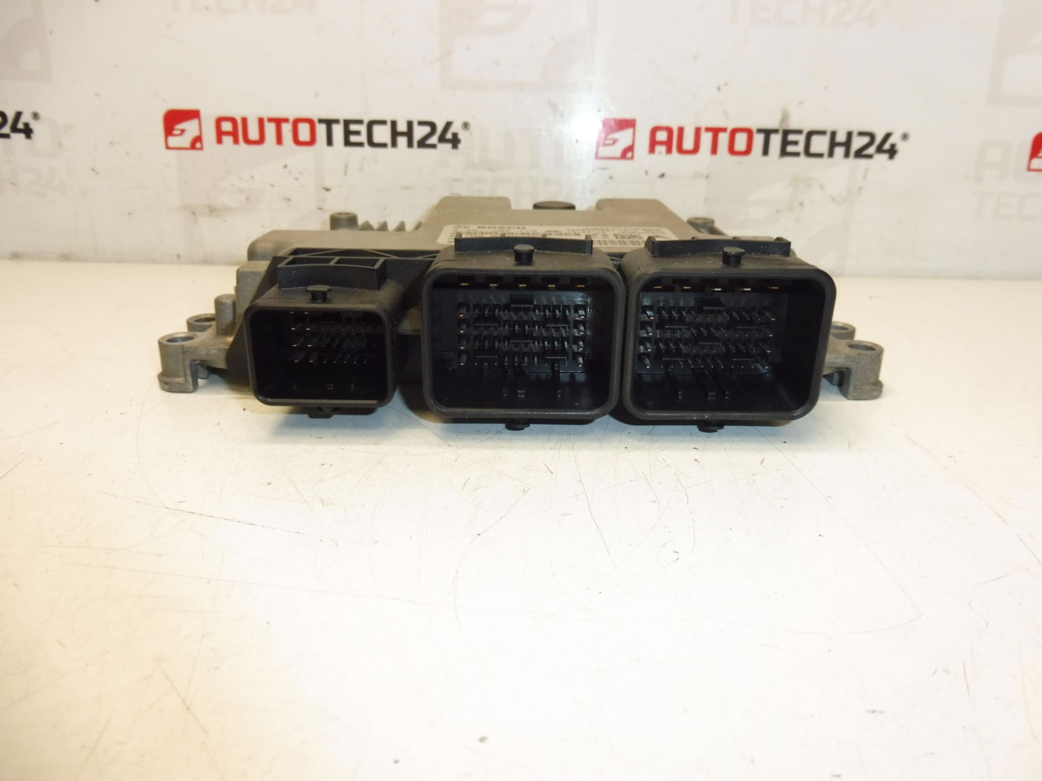 ECU Bosch MEV17.4 0261S05715 9666824080 - Image 2