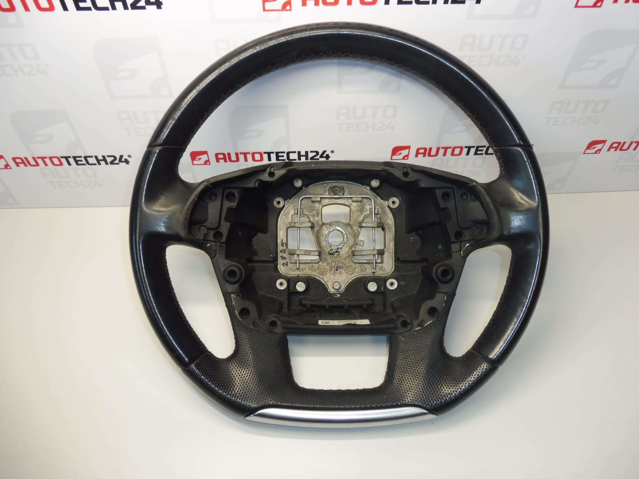 Ohjauspyörä Citroen C4 II ja DS4 96754515ZD 98039712ZD
