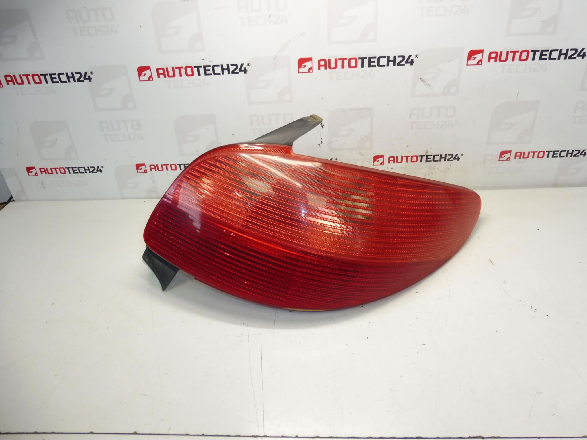 Oikea takavalo Peugeot 206 6/2003 asti 6351P1