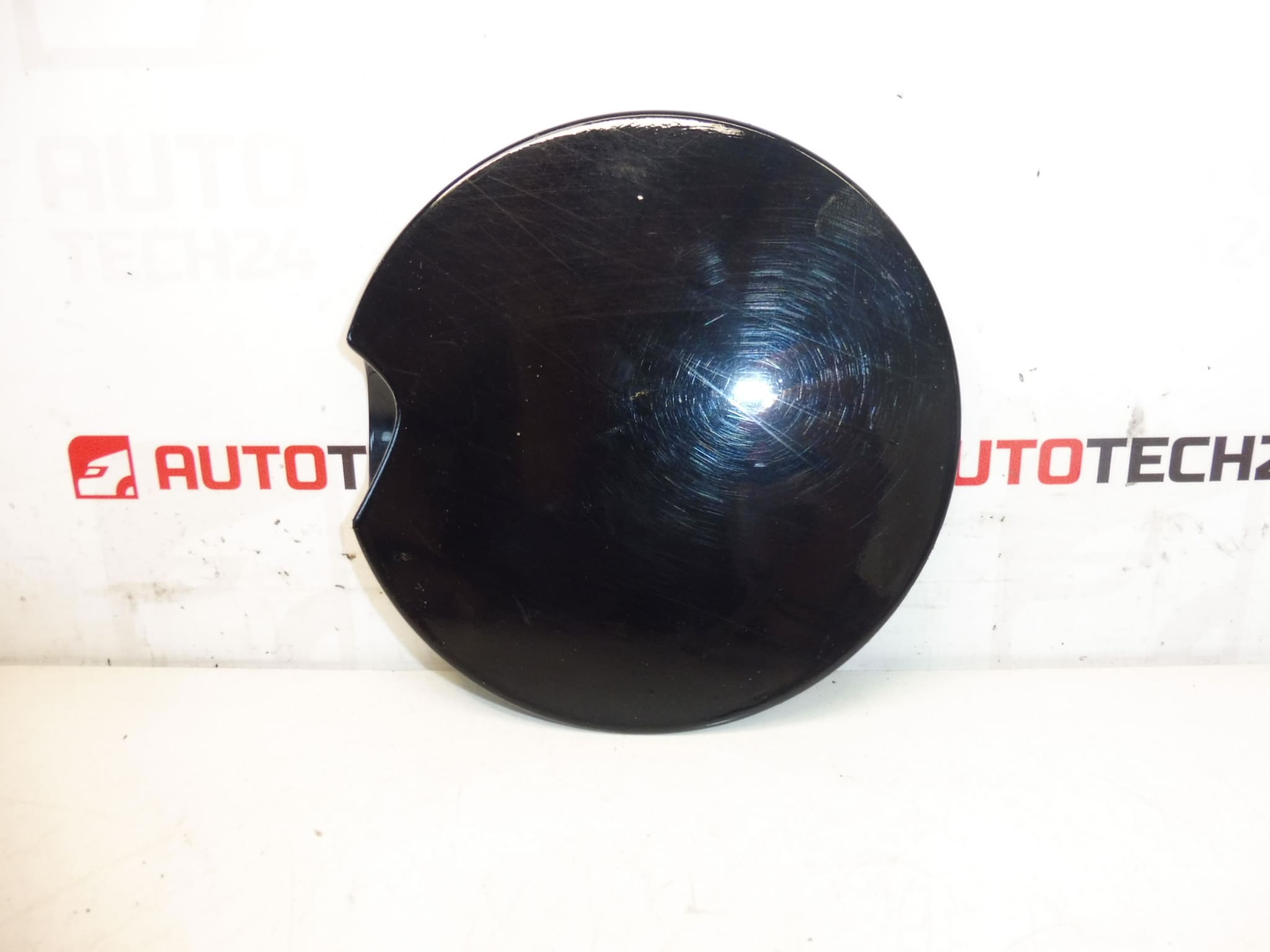 Tankin kannen kansi KGNC Peugeot 3008 9682803080 1517G9