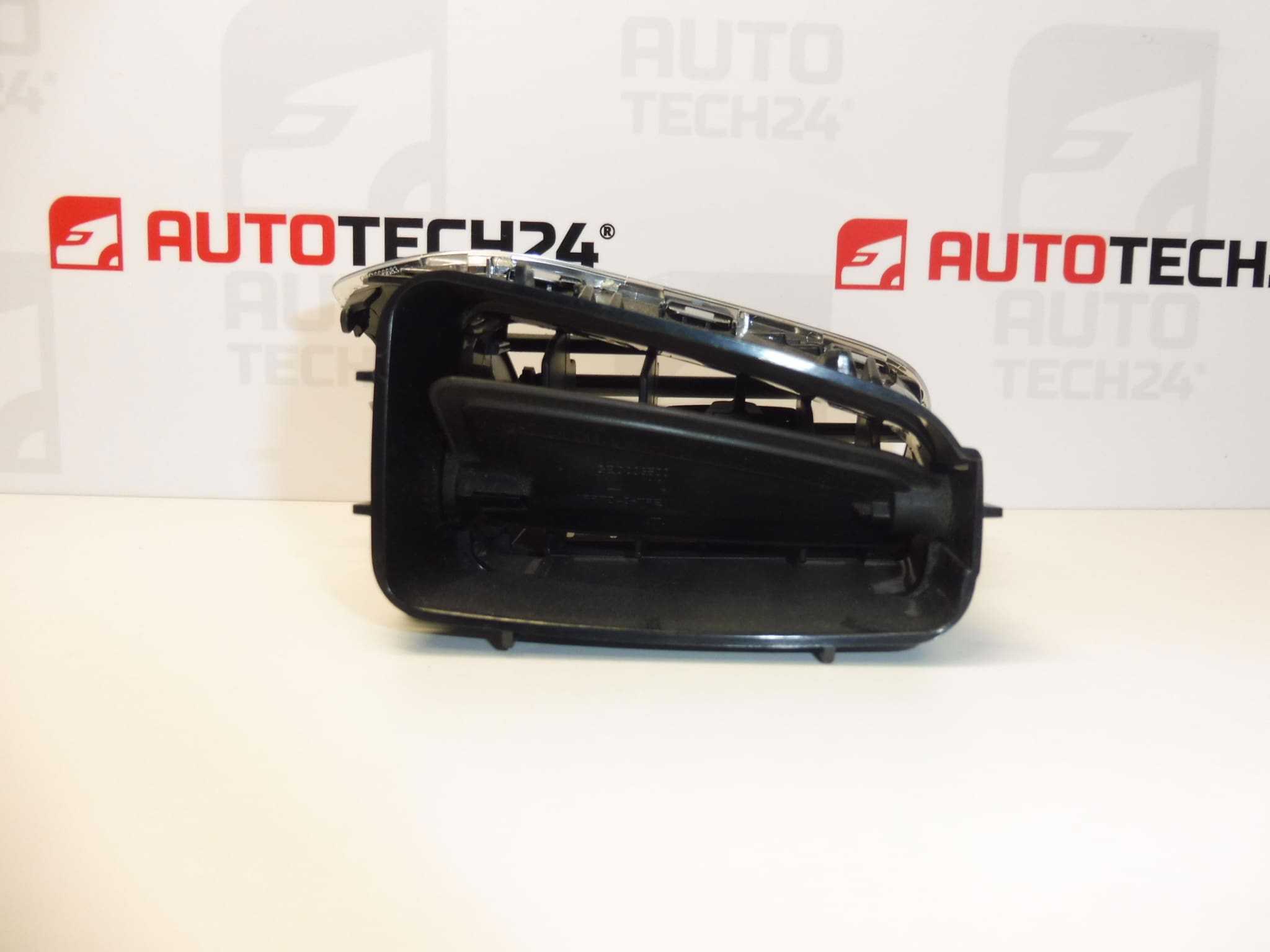 Vasen tuuletussäleikkö Citroen C4 II B7 ja DS4 9671332377 8247S2 - Image 2