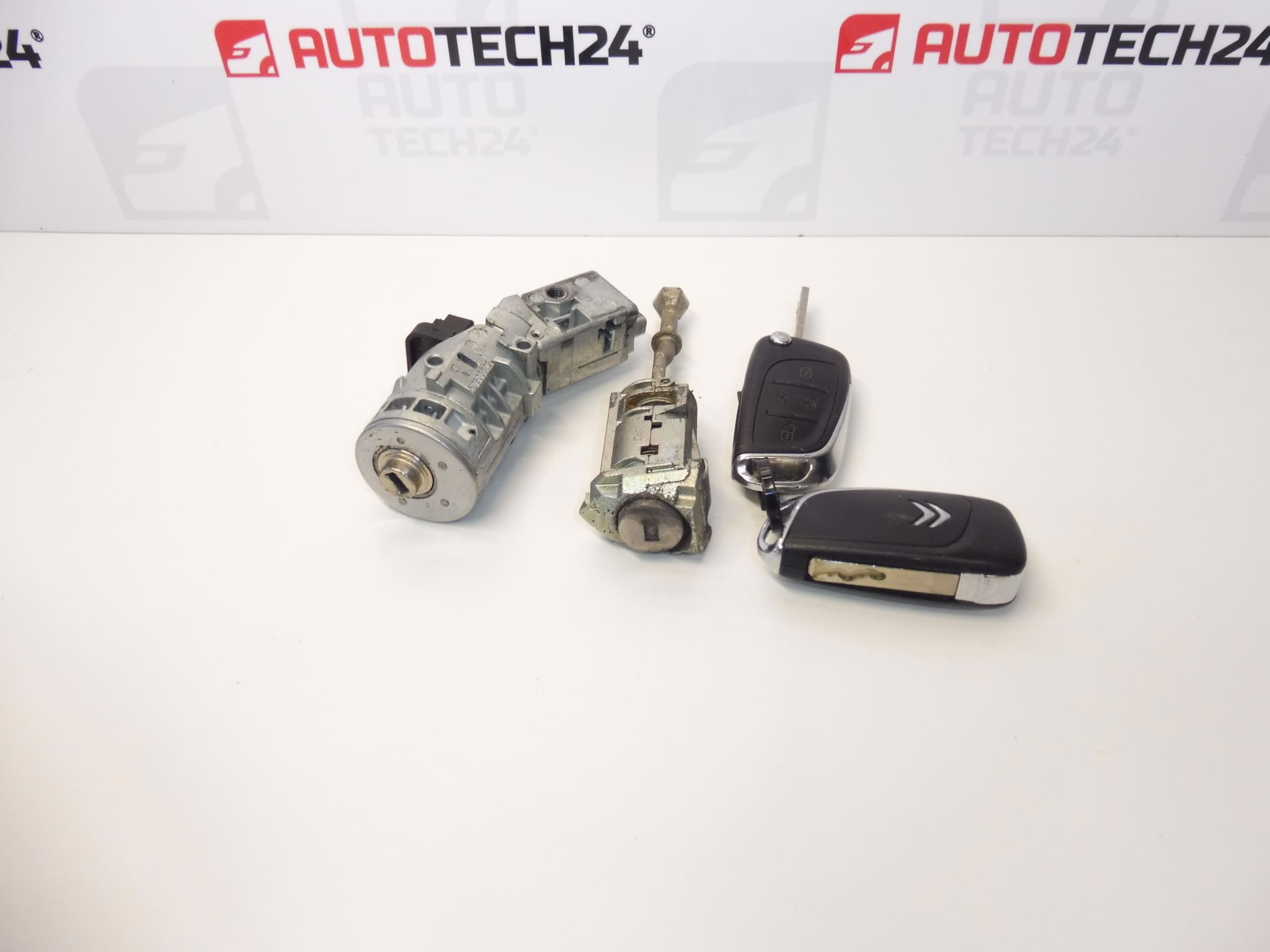 Lukkosarja ja 2 avainta Citroën C4 B7 4162WH 4162WK