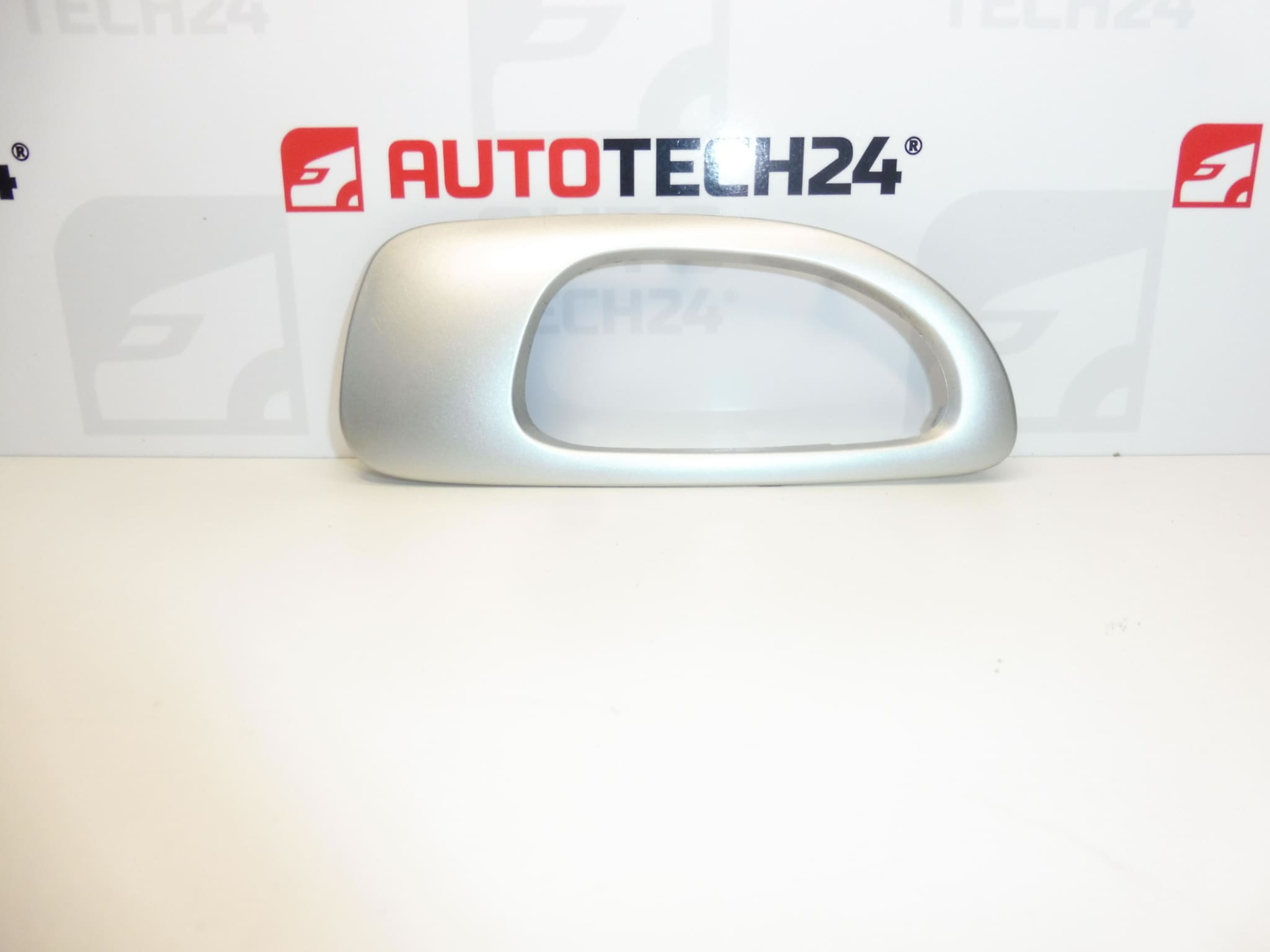 Peugeot 307:n vasemman takaoven sisäkahvan suojus 9634770077 9119Y1